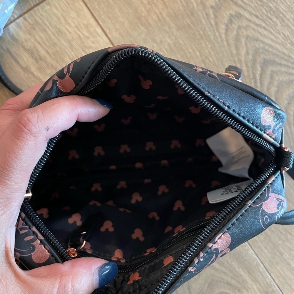 Petunia Pickle Bottom/ Mickey Mouse Rose Gold Convertible Belt Bag. - Picture 9 of 12